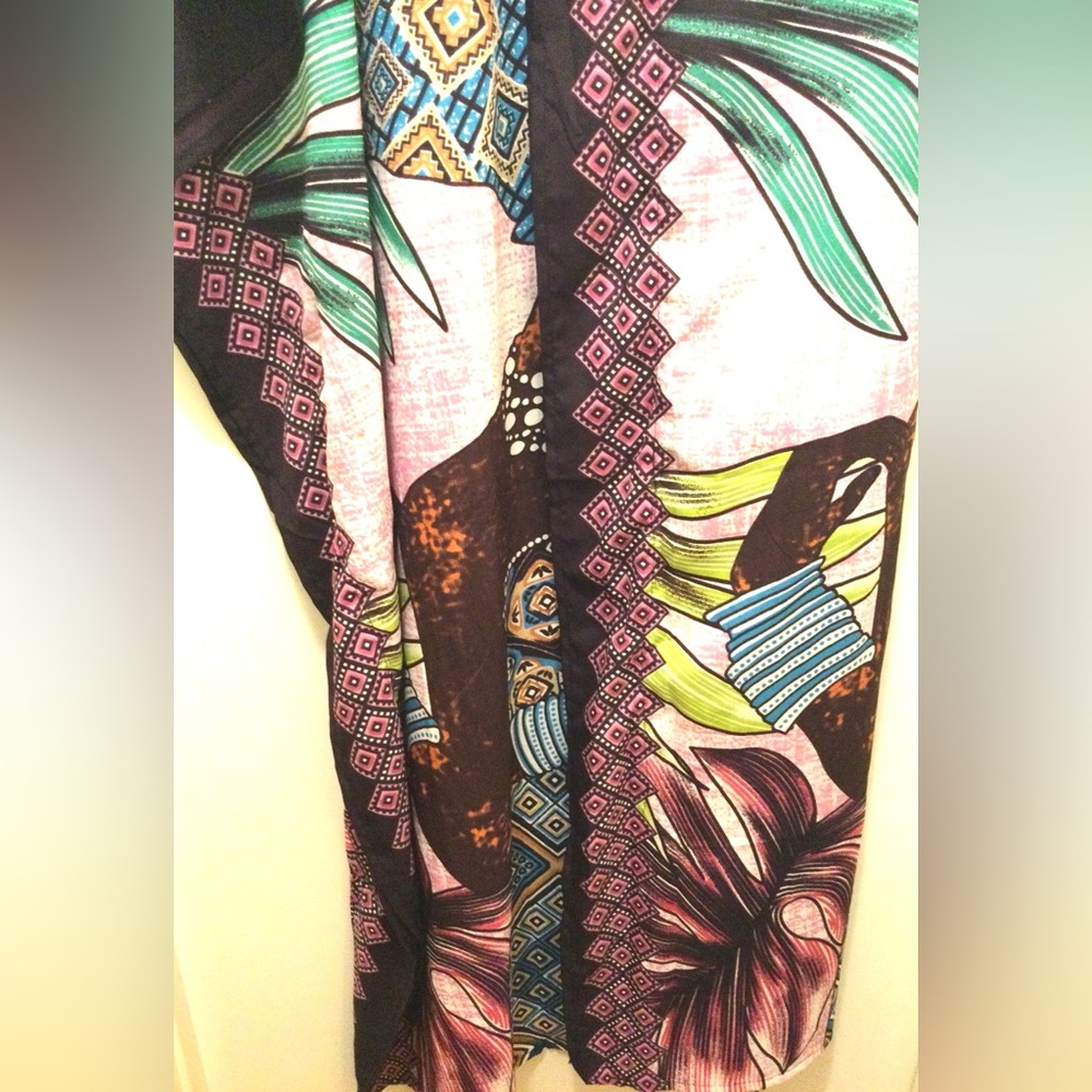 Woman’s Multicolored Bold Print Kaftan - Picture 9 of 9